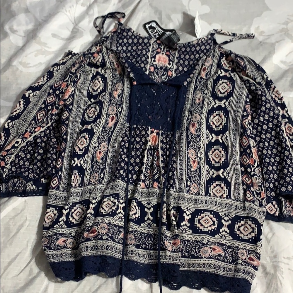 Cold shoulder pattern shirt
